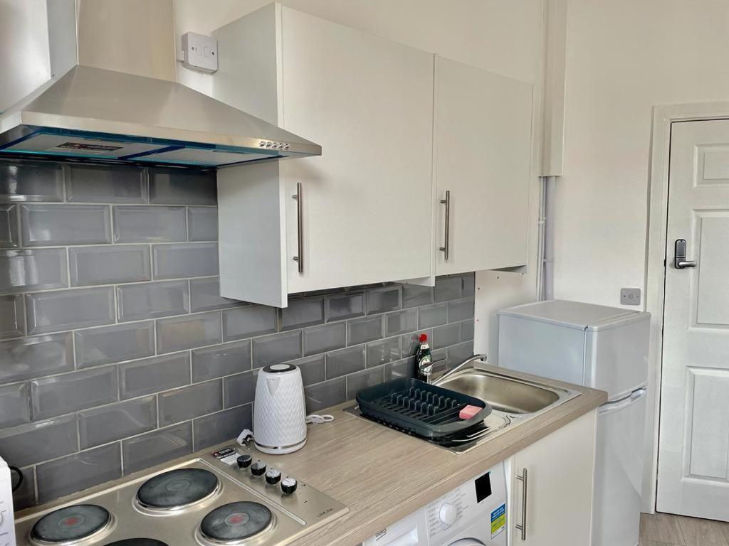 Cheerful 1 Bed Apartment Cardiff City Centre - Penarth Rd Exterior foto