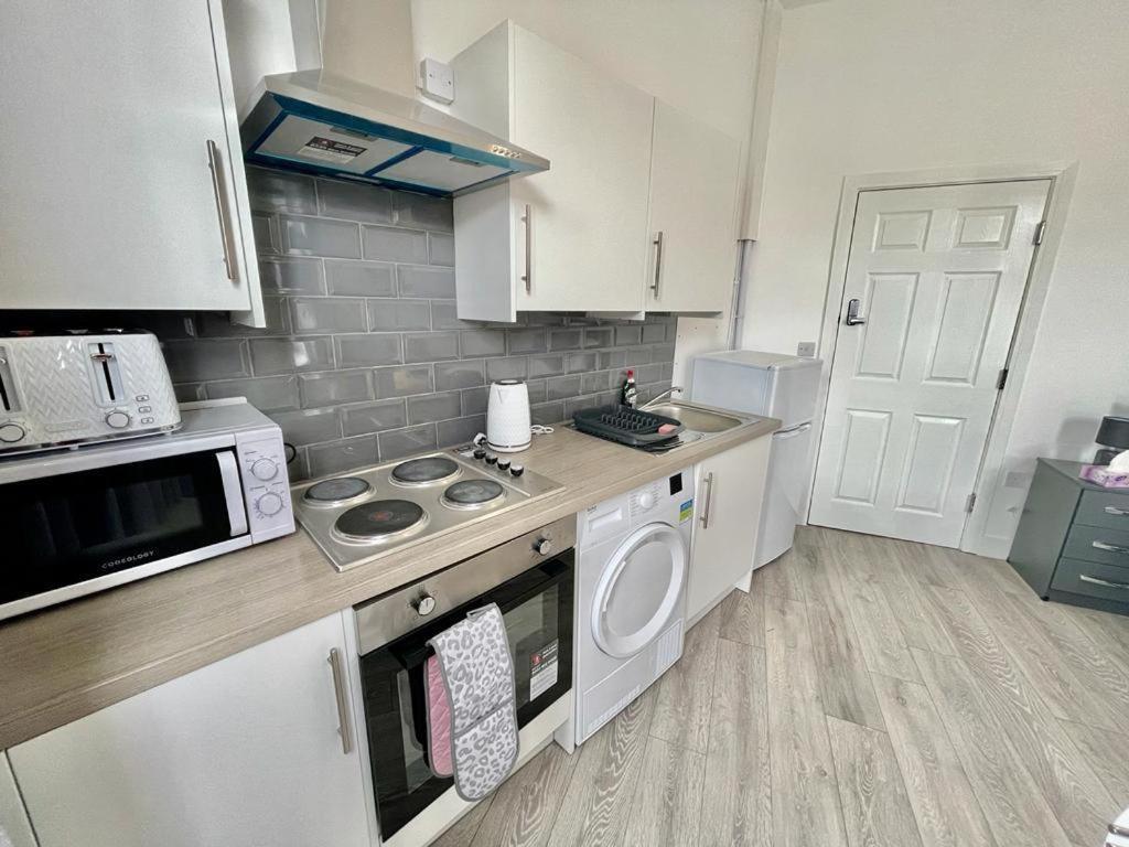 Cheerful 1 Bed Apartment Cardiff City Centre - Penarth Rd Exterior foto